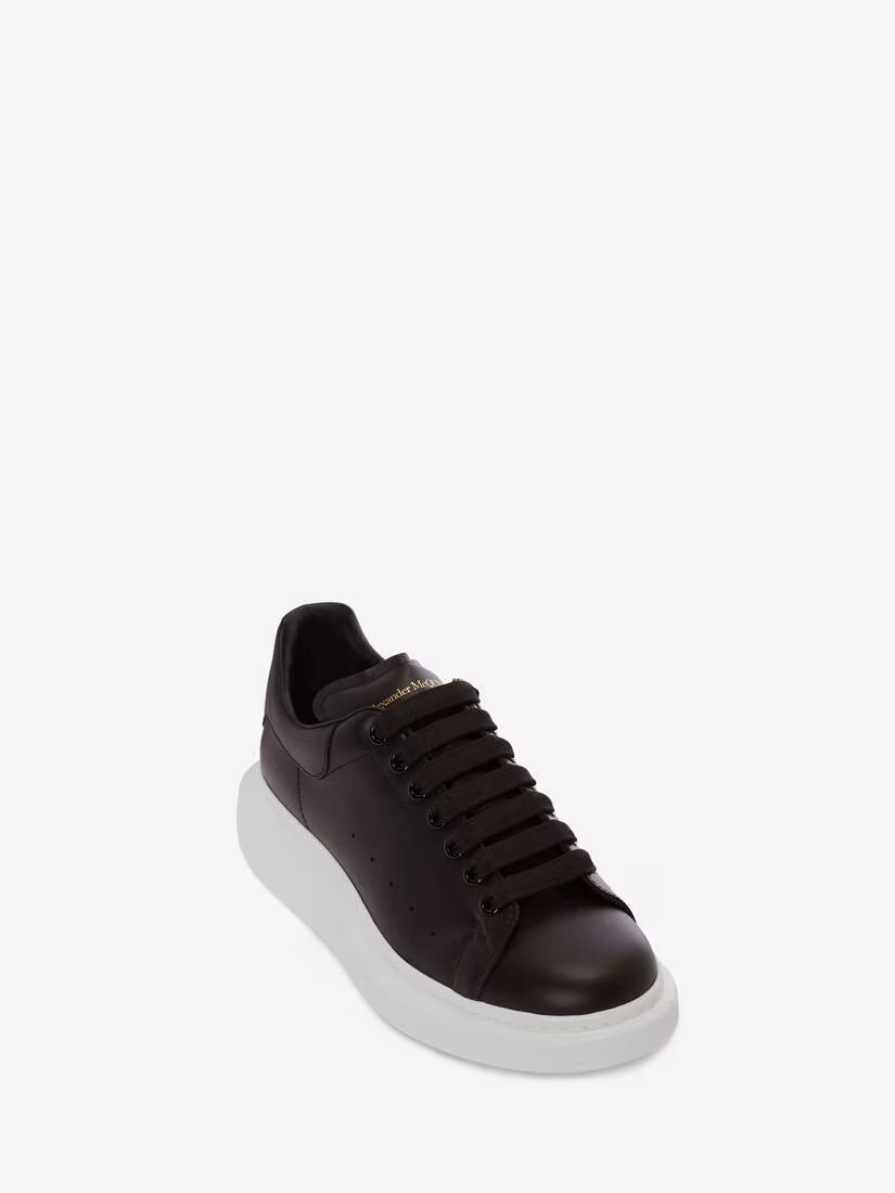 McQueen Nere
